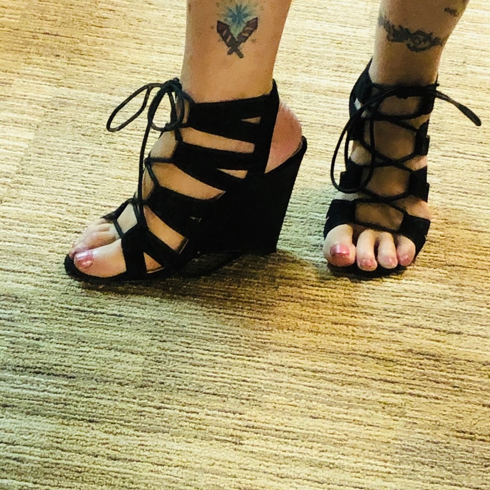 NEW FOREVER 21 WEDGE LACE UP SEXY SHOES